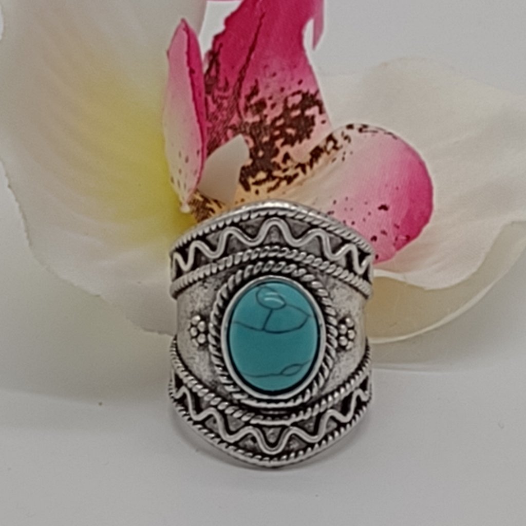 Beautiful Vintage Style Band Ring With Turquoise Gemstone